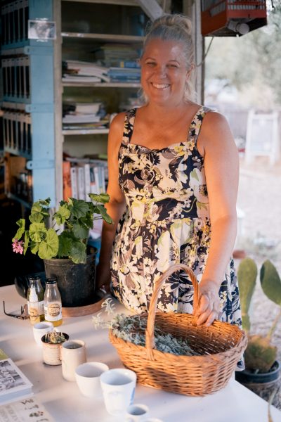 Brenda teaching a tea blending class.
