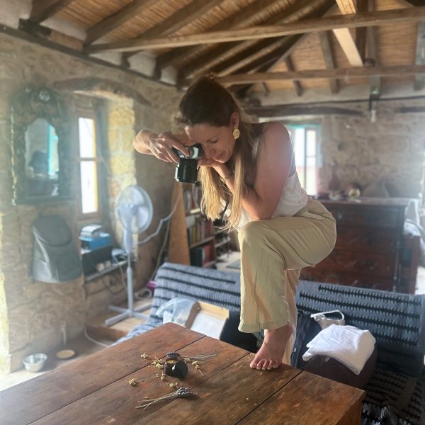 Pauline climbing on the table to get a good shot.